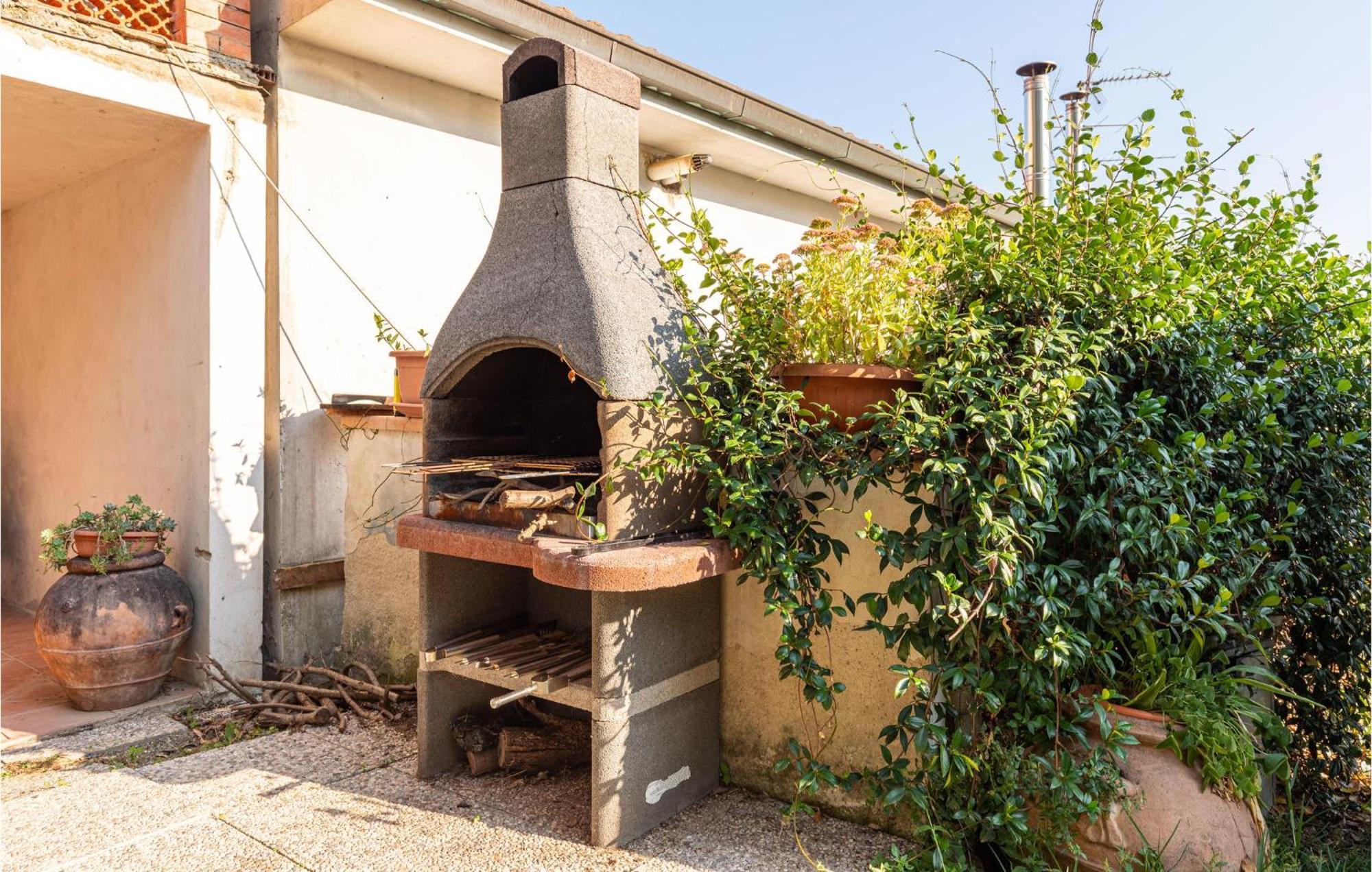 Awesome Home In Marliana With Kitchenette 外观 照片